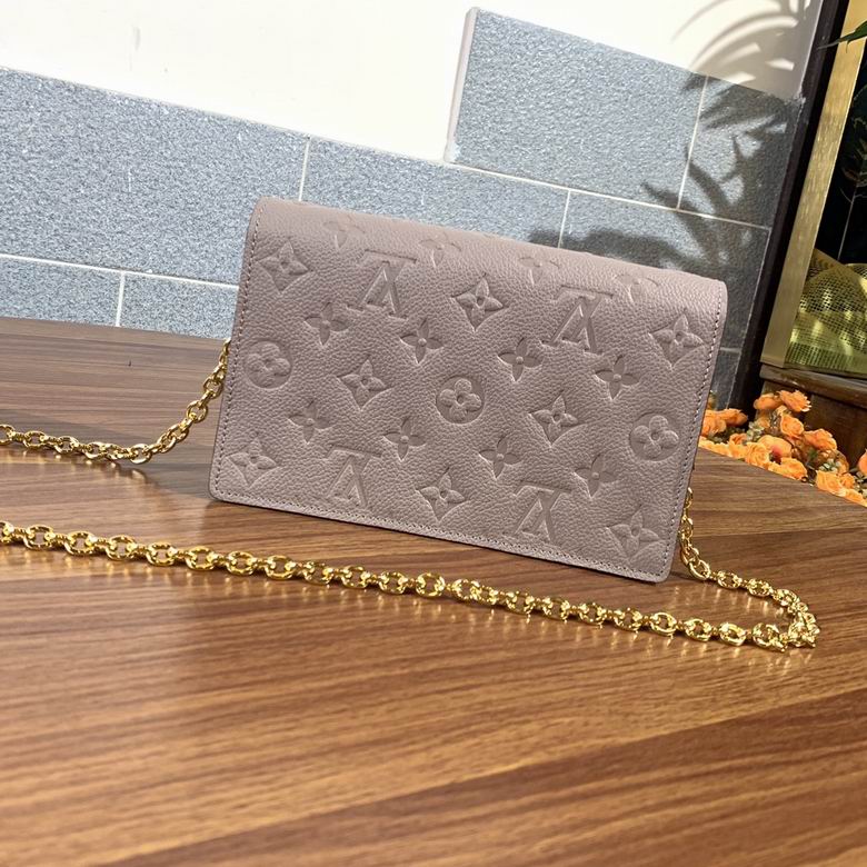The LV BLM69243